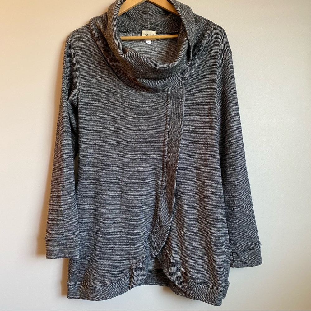 Blondie. Tunic sweater. Small. Grey. Cowl neck. Stretchy.